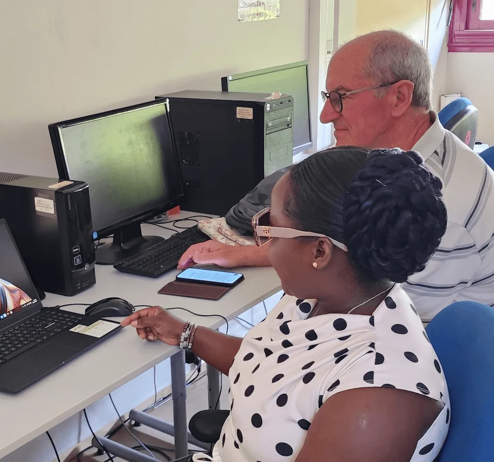 Accompagnement individuel d’un apprenant sur ordinateur au sein d’EnVol